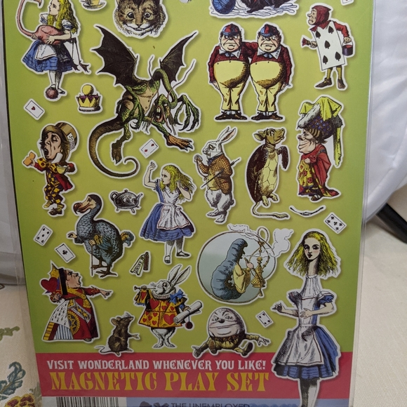 Curiouser & Curiouser Magnet Set- Alice in Wonderland - new - Picture 2 of 2